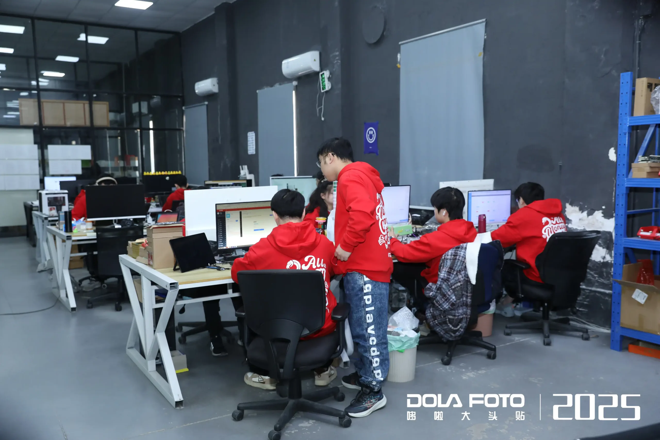 Technical-Office-Innovation-Showcase-Featuring-DOLA-FOTO-B2B-Enterprise-Photo-Booth-Systems-For-Enhanced-Product-Demonstrations-And-Corporate-Branding-scaled.webp
